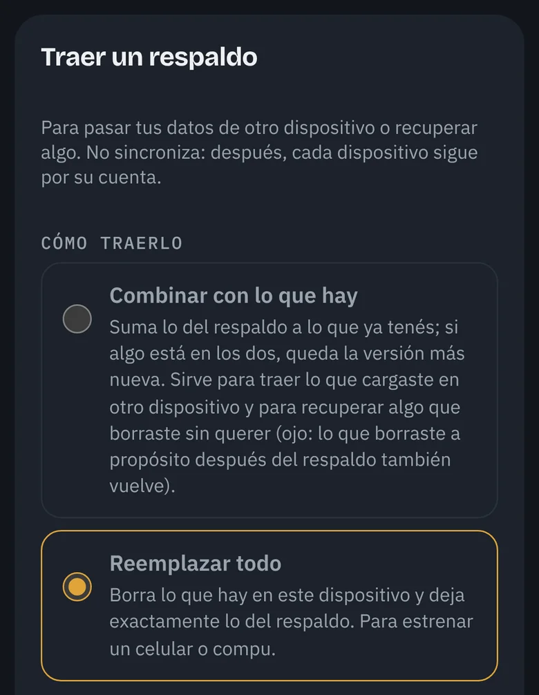 Panel Traer un respaldo con las dos opciones: Combinar con lo que hay y Reemplazar todo, elegida